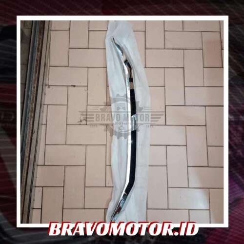Original 71152 T6A 921 Molding middle grille up
