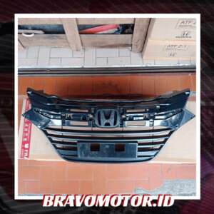 Original 71121-T8N-P00 Grille Base depan-1