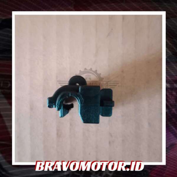 X-pert I-64 Hood stay holder-1