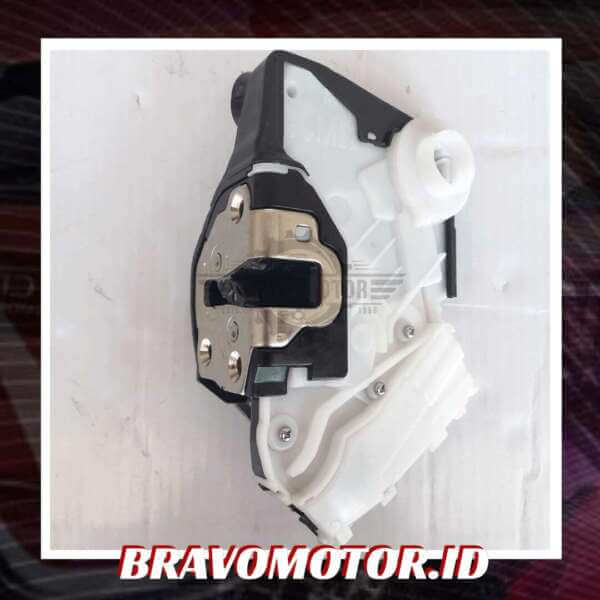 NoBrand 72150-T0A-J01 Latch assy Door lock depan kiri-1