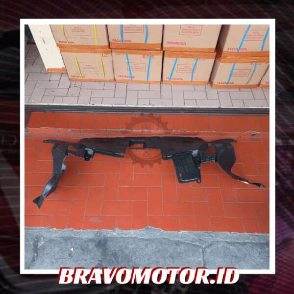 Original 74111 SWA A00 Cover Engine/Splash Guard Tengah depan RE1|07 09|RE3|07 09