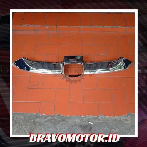 Original 71122 TME T00 Molding grille depan RW1