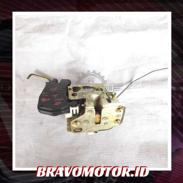SECOND 72110 Latch assy Door lock depan kanan FIT GD1