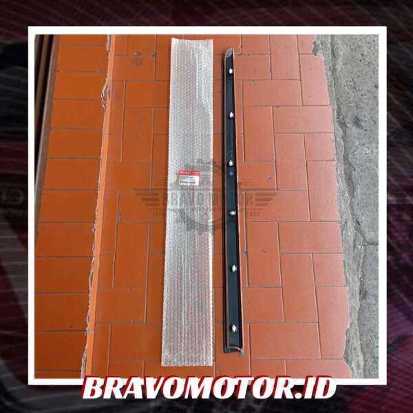 Original 75312 T86 K00 Garnish Assy depan kanan Door Lower DG3
