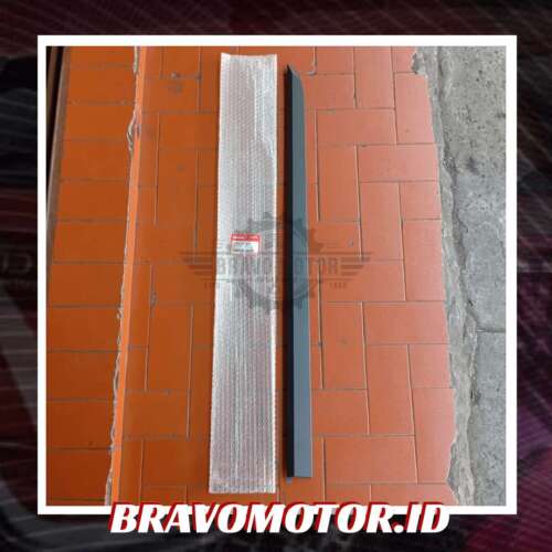 Original 75312 T86 K00 Garnish Assy depan kanan Door Lower DG3
