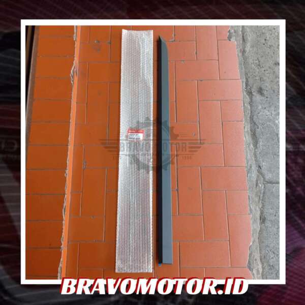 Original 75312 T86 K00 Garnish Assy depan kanan Door Lower DG3