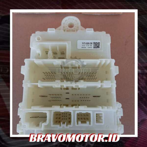 Original 38200 T7A UB1 Fuse Box RU1/RU5